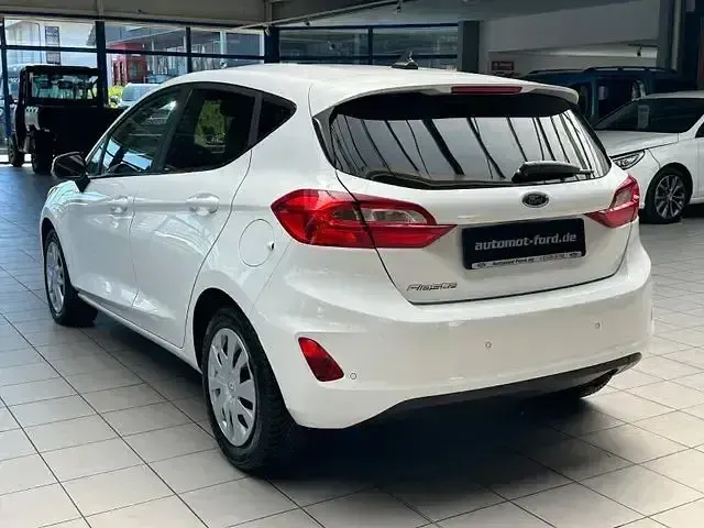 Gebraucht Ford Fiesta Cool & Connect 95 PS (69 kW) 2021 Weiß Kleinwagen