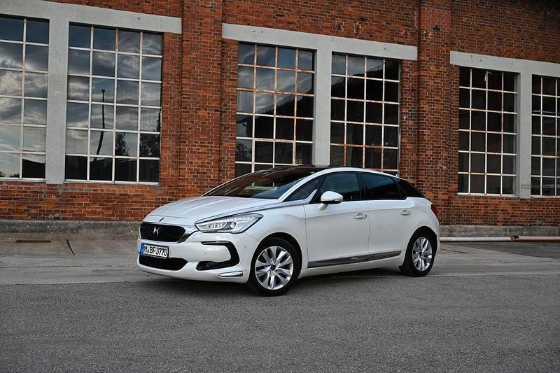 Weiß Gebraucht 2016 DS Automobiles DS5 Kleinwagen | 8.949 € (Fairer Preis) - Bild 1/4