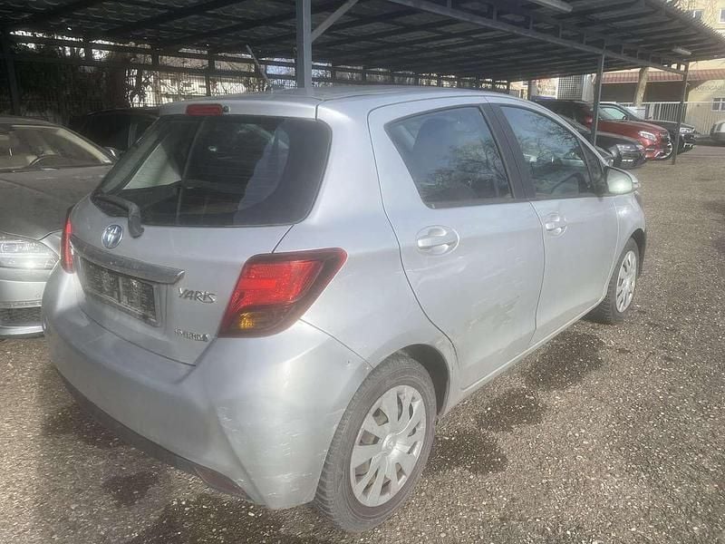 Gebraucht Toyota Yaris Hybrid Basis 75 PS (55 kW) 2014 Silver metallic Kleinwagen