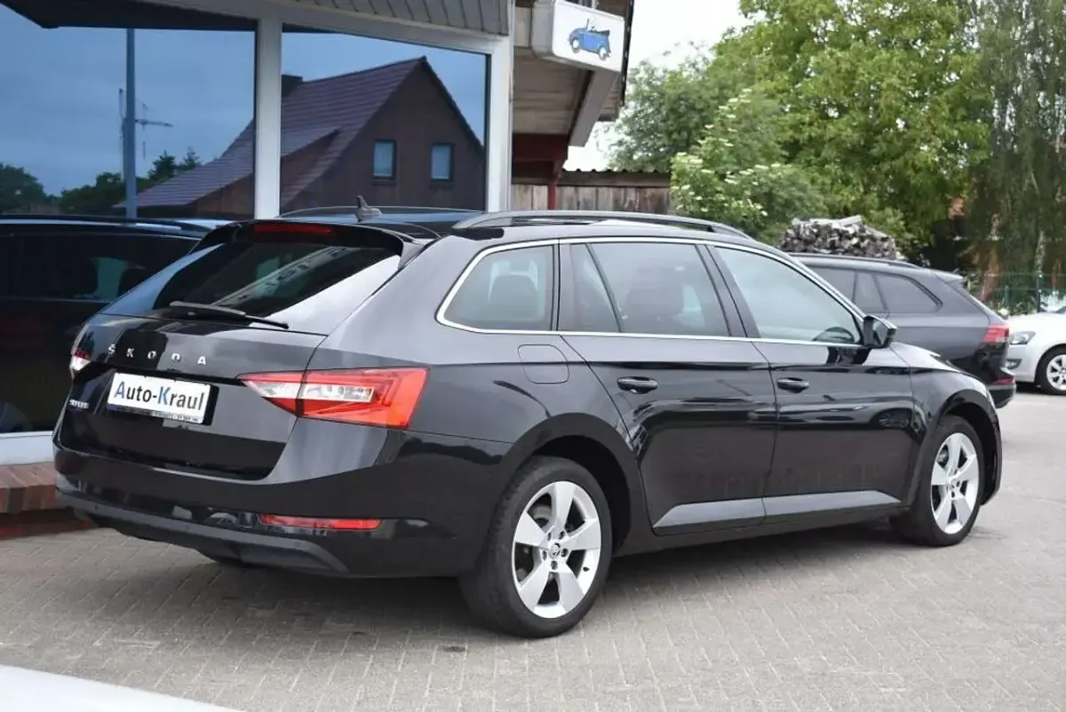 Gebraucht Skoda Superb Ambition 150 PS (110 kW) 2023 Schwarz Kombi