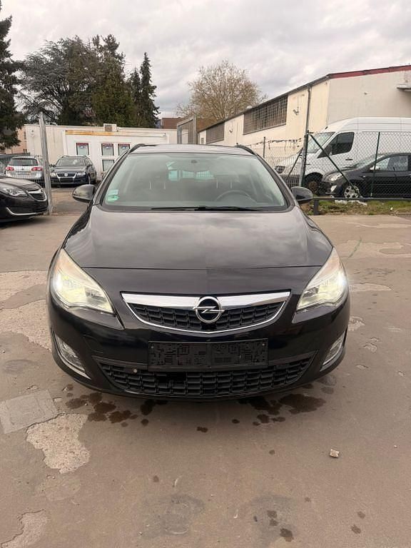 Gebraucht Opel Astra Edition 165 PS (121 kW) 2011 Schwarz Kombi