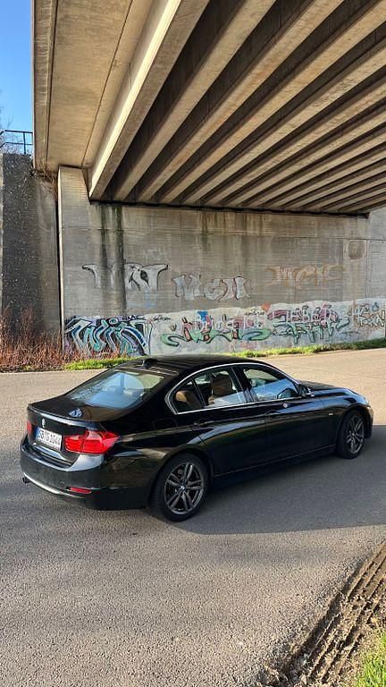 Gebraucht BMW 320 Luxury Line 184 PS (135 kW) 2012 Schwarz Limousine