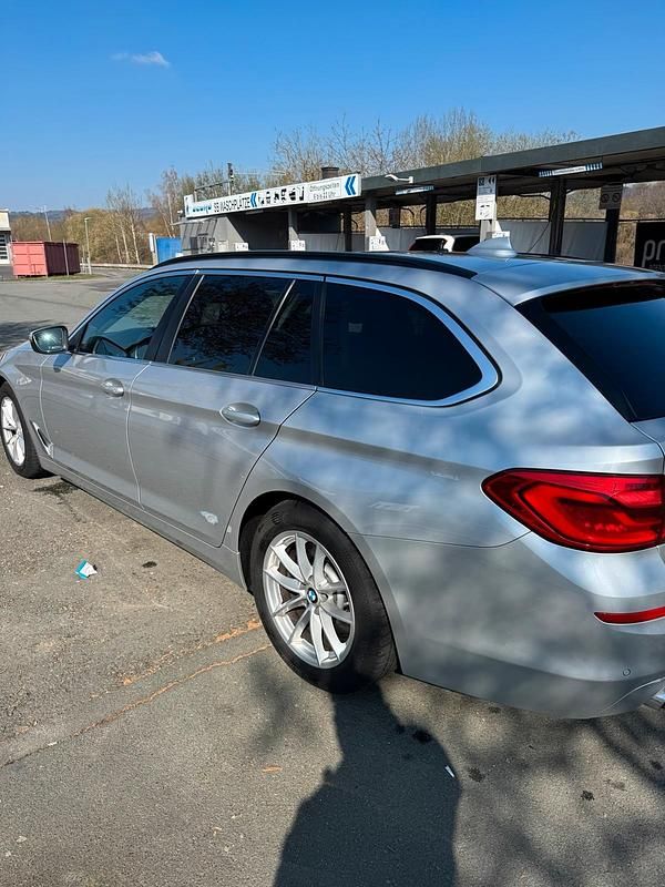 Gebraucht BMW 530 265 PS (194 kW) 2018 Silber Kombi