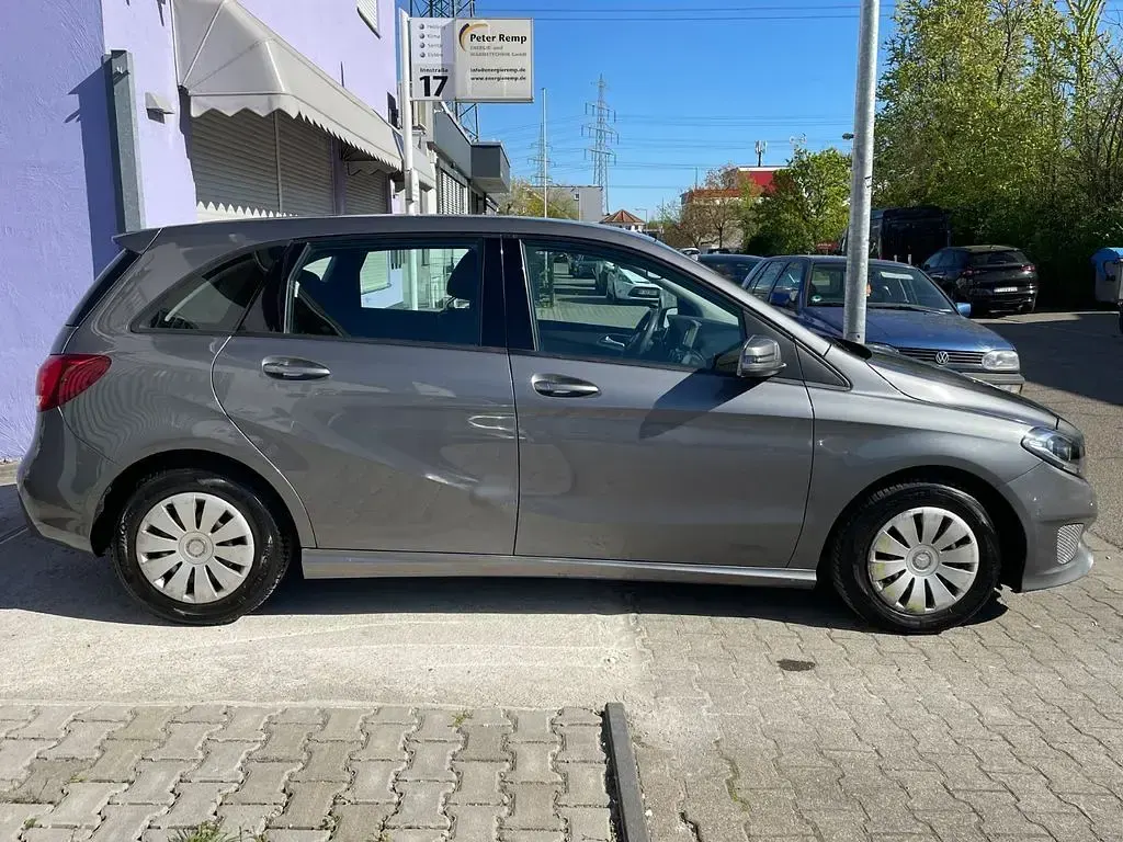 Gebraucht Mercedes B180 109 PS (80 kW) 2015 Grau Van / Kleinbus