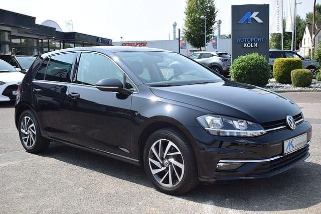 Schwarz Gebraucht 2018 VW Golf VII Trendline Limousine | 11.890 € (Guter Preis) - Bild 1/4