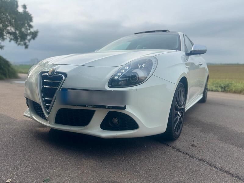 Weiß Gebraucht 2011 Alfa Romeo Giulietta Kleinwagen | 7.550 € - Bild 1/4