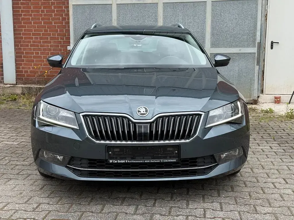 Gebraucht Skoda Superb Style 190 PS (139 kW) 2019 Grau Kombi
