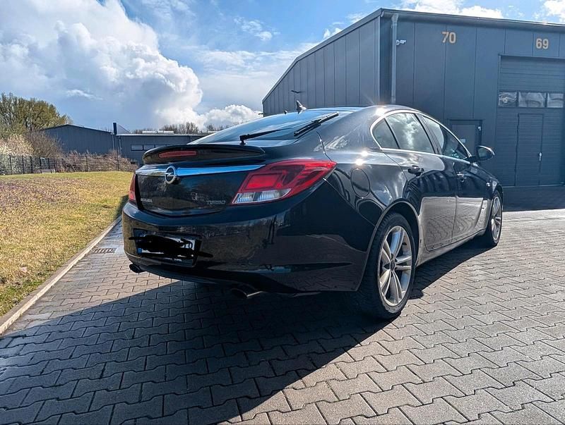Gebraucht Opel Insignia 220 PS (161 kW) 2010 Schwarz Limousine