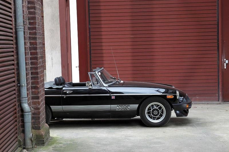 Schwarz Gebraucht 1980 MG B Cabrio | 12.900 € - Bild 1/4