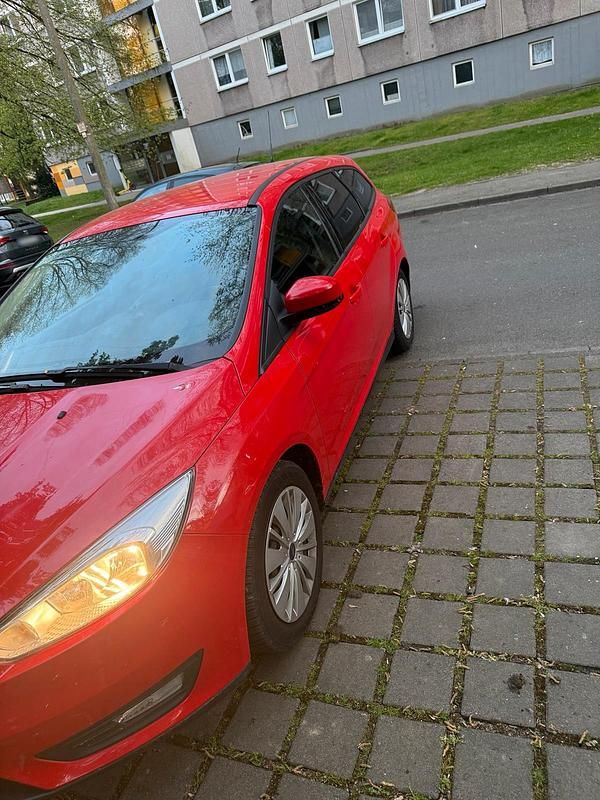 Second-hand Ford Focus 105 CP (77 kW) 2016 Roșu Break