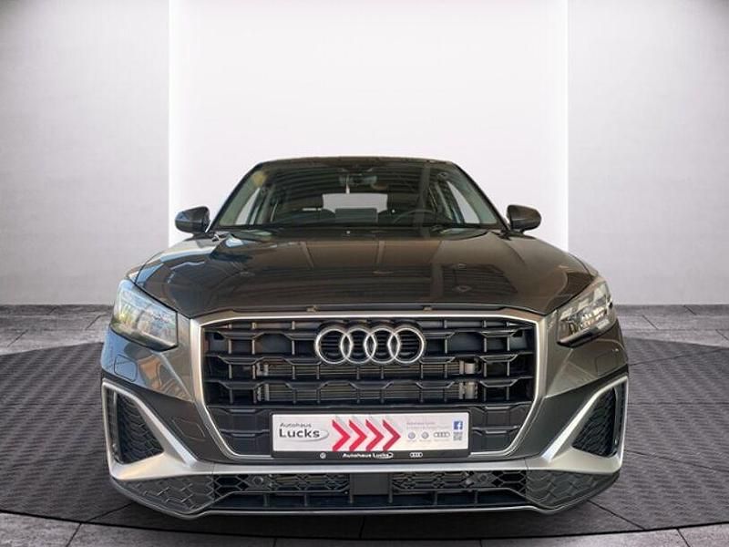Neu Audi Q2 Ambiente 150 PS (110 kW) 2025 Grau SUV