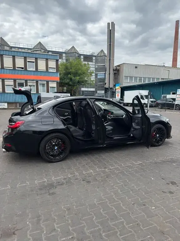 Gebraucht BMW 330e Sport Line 292 PS (214 kW) 2020 Schwarz Limousine