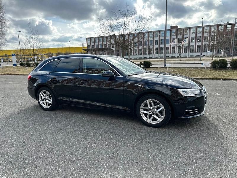 Gebraucht Audi A4 Sport 150 PS (110 kW) 2018 Schwarz Kombi