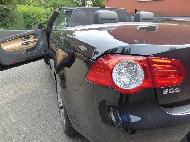 Gebraucht VW Eos Individual 140 PS (102 kW) 2007 Schwarz metallic Cabrio
