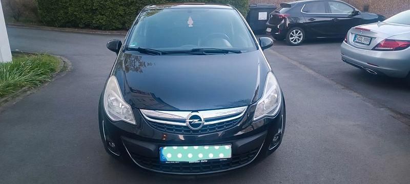 Second-hand Opel Corsa 83 CP (61 kW) 2012 Negru Hatchback