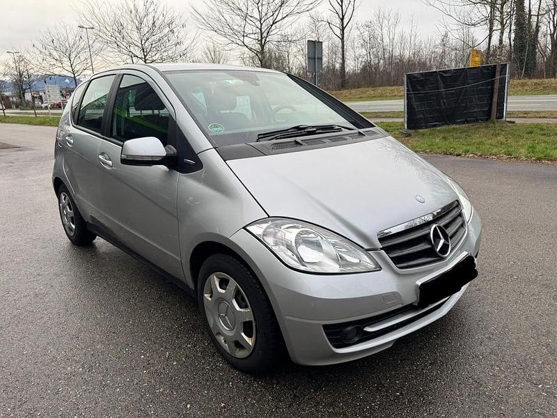 Gebraucht Mercedes A180 116 PS (85 kW) 2011 Silber Limousine