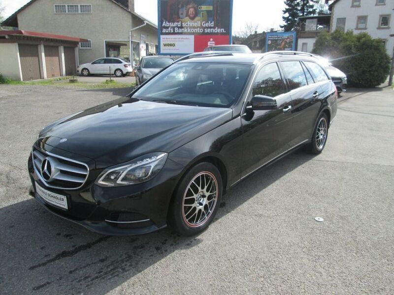Obsidianschwarz metalliclack (metallic) Gebraucht 2014 Mercedes E200 Kombi | 13.900 € (Fairer Preis) - Bild 1/4