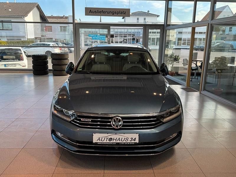Usata VW Passat Highline 190 CV (139 kW) 2018 Blu Station wagon
