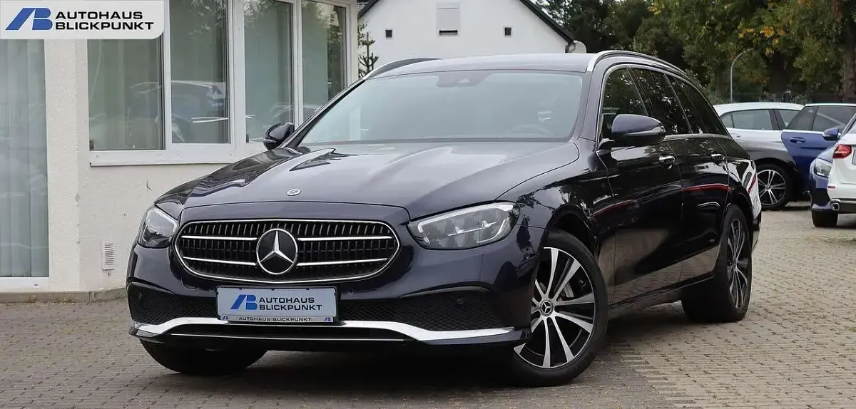 Second-hand Mercedes E300 306 CP (225 kW) 2022 Albastru Berlinǎ