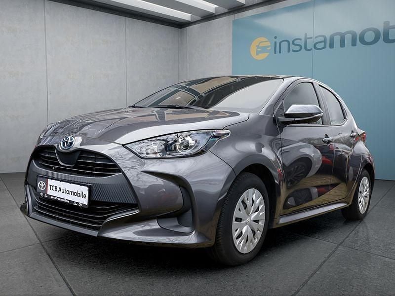 Grau Gebraucht 2021 Toyota Yaris Hybrid Kleinwagen | 18.299 € (Fairer Preis) - Bild 1/4