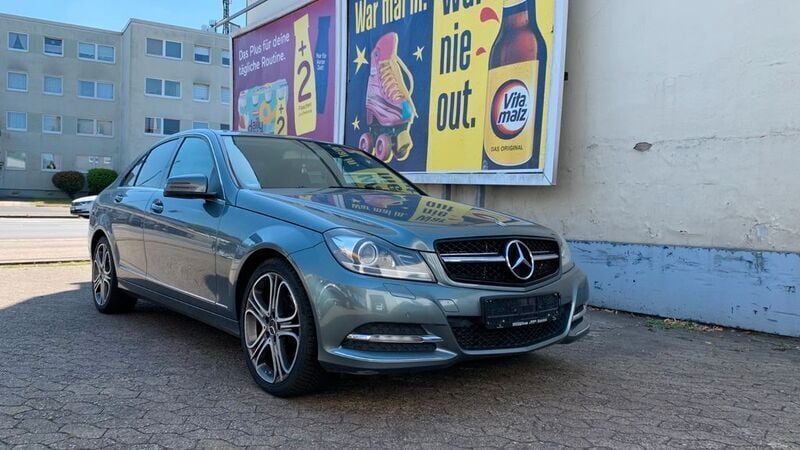 Grau Gebraucht 2012 Mercedes C180 Limousine | 8.990 € (Fairer Preis) - Bild 1/4