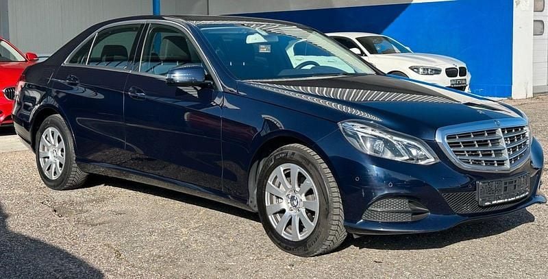 Gebraucht Mercedes E220 Avantgarde 170 PS (125 kW) 2014 Blau Limousine