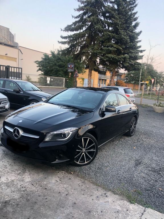 Schwarz Gebraucht 2015 Mercedes CLA180 Limousine | 10.799 € (Fairer Preis) - Bild 1/4