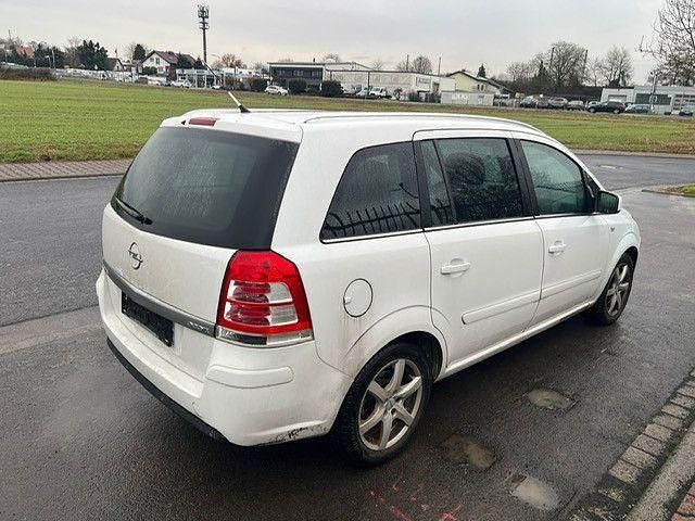 Gebraucht Opel Zafira Family 125 PS (91 kW) 2012 Weiß Van / Kleinbus