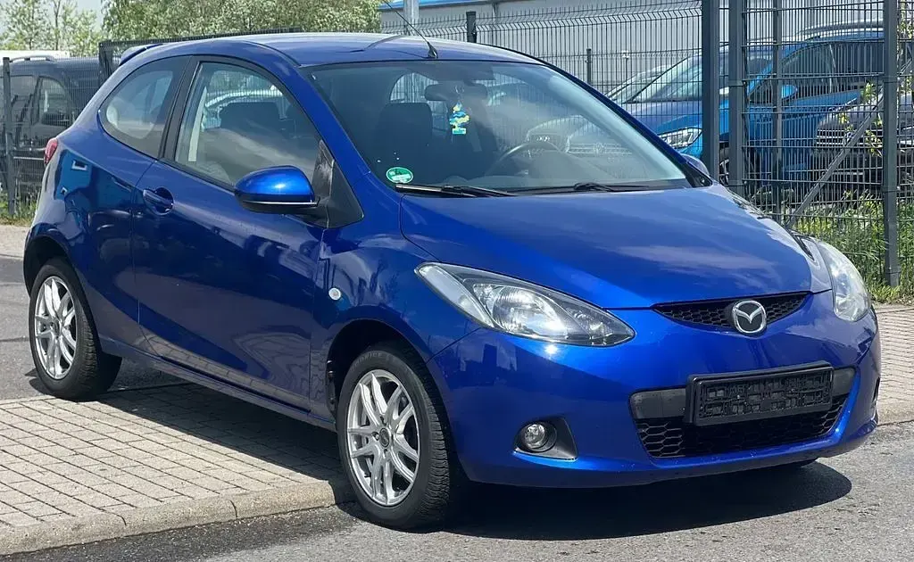Gebraucht Mazda 2 Inclusive 75 PS (55 kW) 2010 Blau Kleinwagen