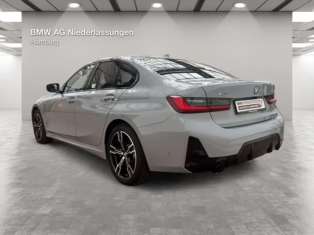 Gebraucht BMW 330 M Sport 184 PS (135 kW) 2023 Grau Limousine