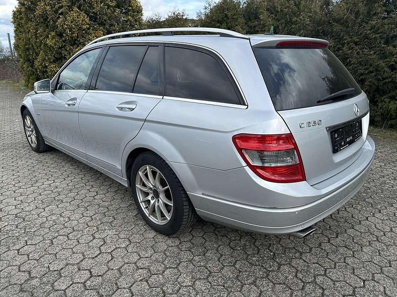 Gebraucht Mercedes C250 204 PS (150 kW) 2009 Iridiumsilber  metalliclack Kombi