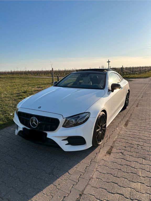 Weiß Gebraucht 2017 Mercedes E300 AMG Coupé | 31.999 € (Guter Preis) - Bild 1/4