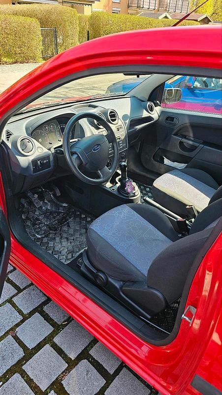 Gebraucht Ford Fiesta 60 PS (44 kW) 2006 Rot Kleinwagen