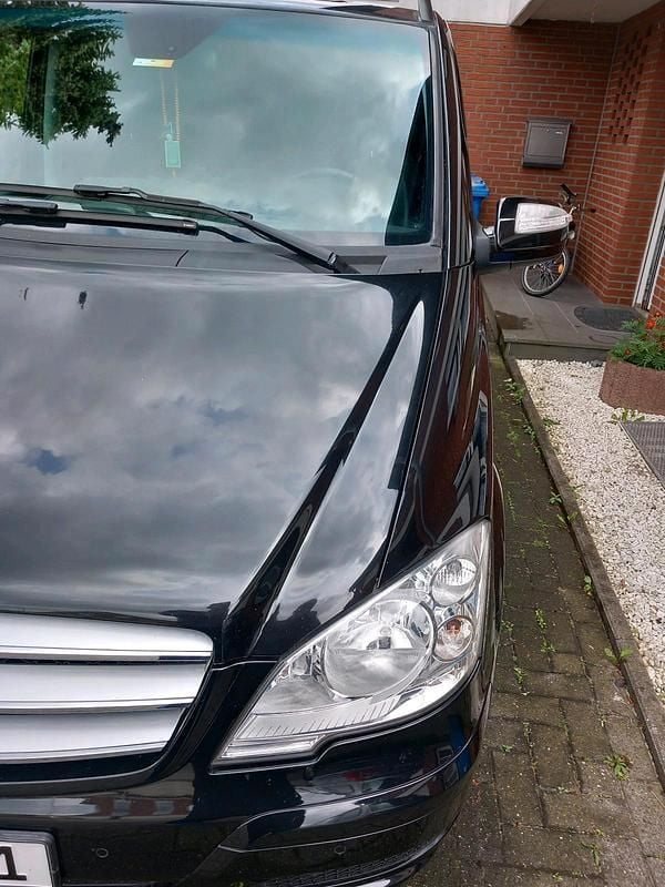 Schwarz Gebraucht 2012 Mercedes Viano Van / Kleinbus | 20.500 € (Etwas zu teuer) - Bild 1/4