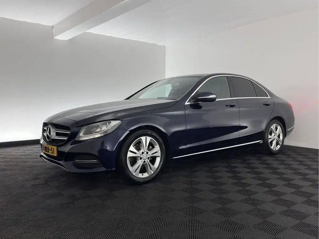 Gebraucht Mercedes C200 136 PS (100 kW) 2015 Blau Limousine