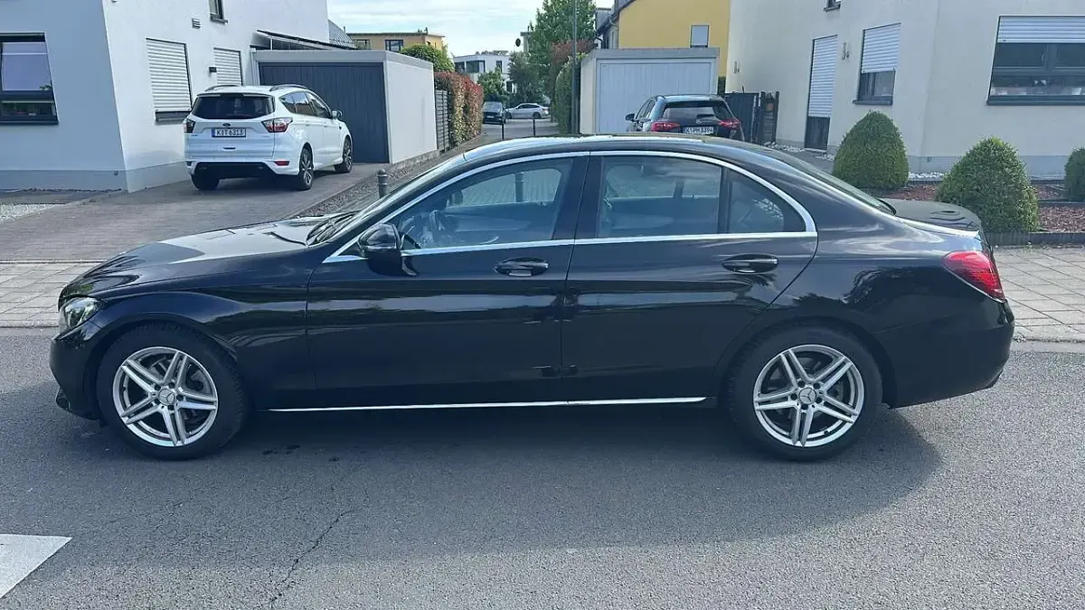 Gebraucht Mercedes 180 156 PS (114 kW) 2018 Schwarz Limousine
