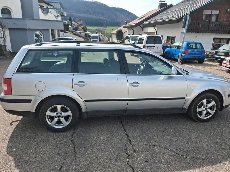 Gebraucht VW Passat 105 PS (77 kW) 2004 Silber Kombi