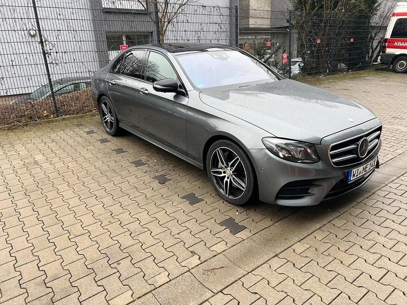 Gebraucht Mercedes E350 AMG line 258 PS (189 kW) 2016 Grau Limousine