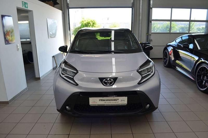 Neu Toyota Aygo X Edition 72 PS (52 kW) 2025 Light purple silver/night sky SUV