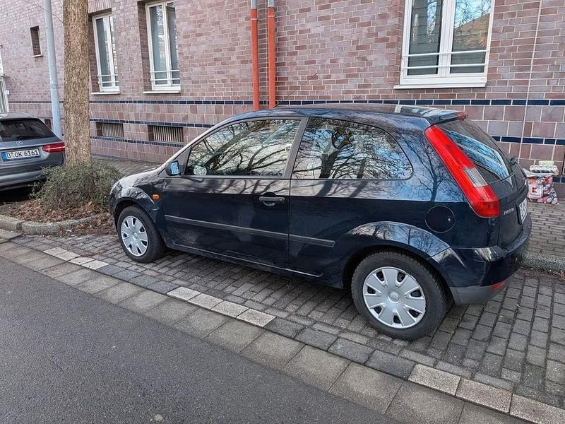 Gebraucht Ford Fiesta 60 PS (44 kW) 2005 Blau Kleinwagen