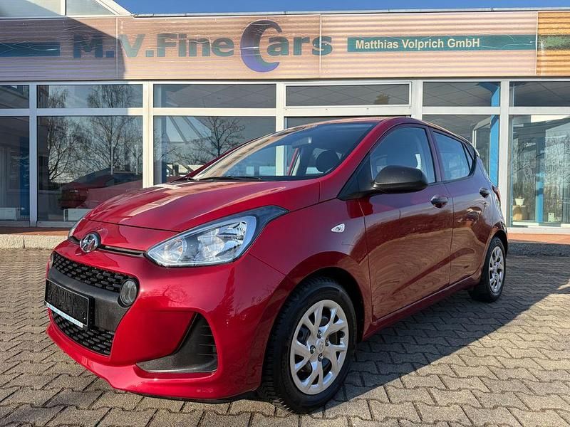 Gebraucht Hyundai i10 Classic 67 PS (49 kW) 2017 Rot Kleinwagen