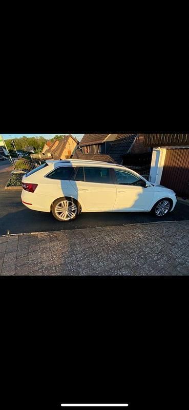 Gebraucht 2016 Skoda Superb Kombi | 14.500 € (Superpreis) - Bild 1/4