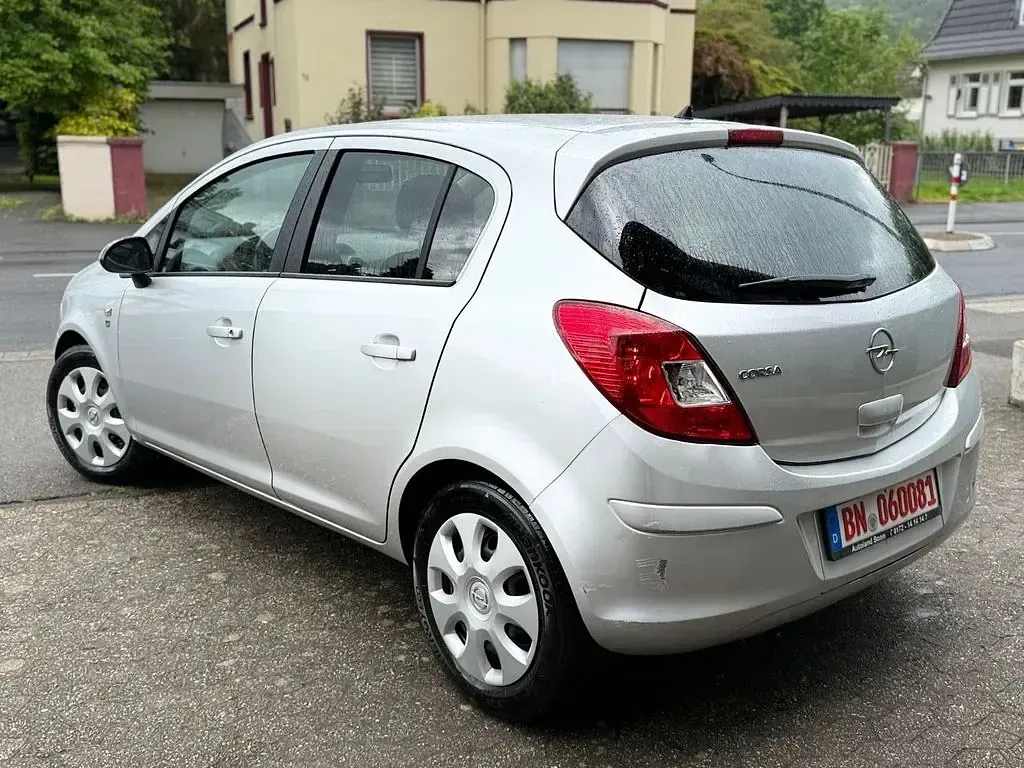 Gebraucht Opel Corsa Edition 87 PS (63 kW) 2011 Silber Kleinwagen