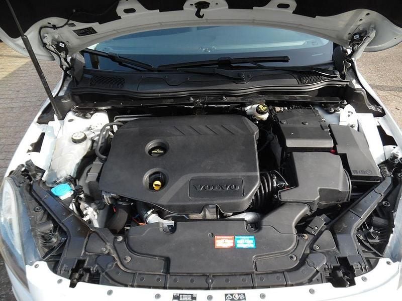 Gebraucht Volvo V40 CC Kinetic 114 PS (83 kW) 2014 Weiß Kombi