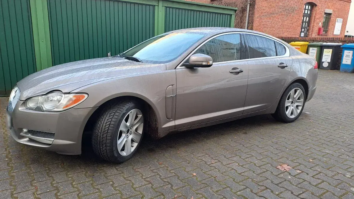 Gebraucht Jaguar XF Premium Luxury 207 PS (152 kW) 2009 Andere farben Limousine