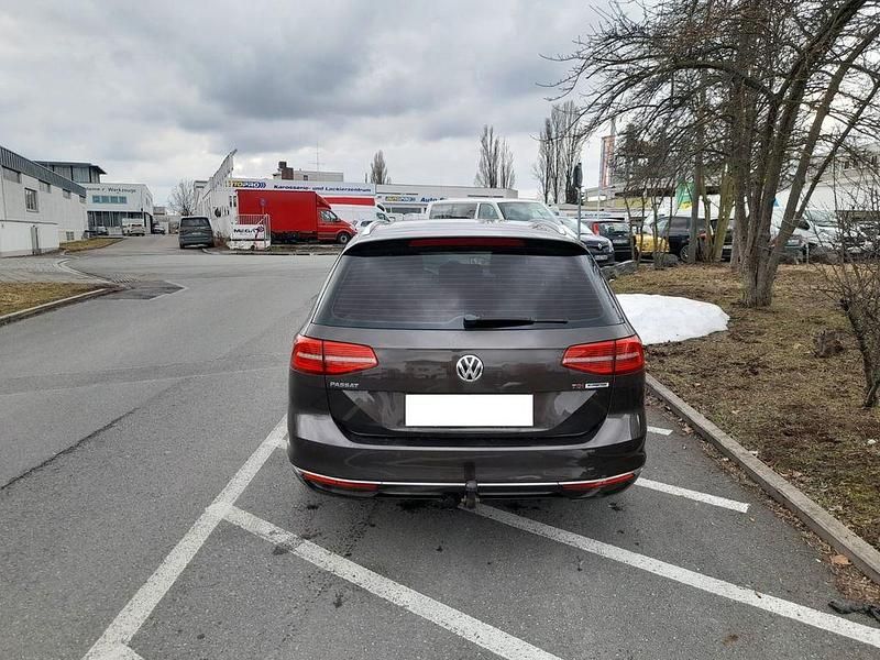 Gebraucht VW Passat Comfortline 120 PS (88 kW) 2016 Braun Limousine
