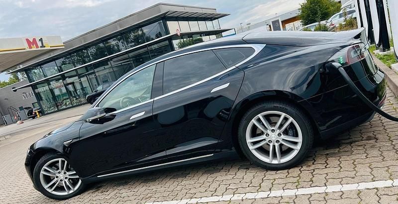 Second-hand Tesla Model S 309 kW (421 CP) 2015 Negru Hatchback