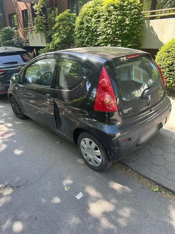 Schwarz Gebraucht 2011 Peugeot 107 Kleinwagen | 1.250 € (Fairer Preis) - Bild 1/4