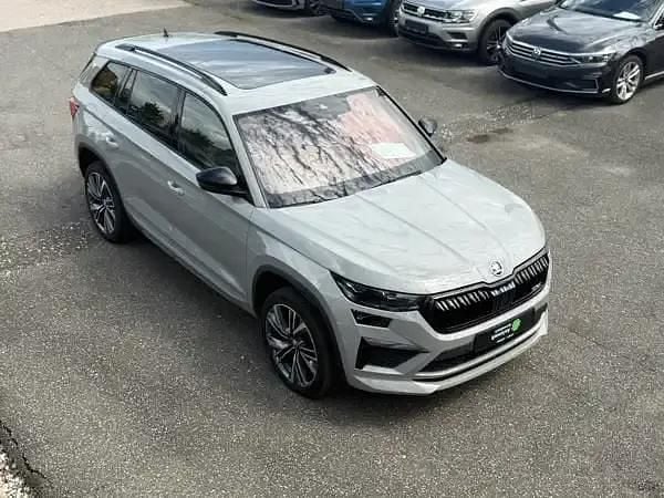 Stahlgrau Gebraucht 2023 Skoda Kodiaq RS SUV | 38.950 € (Fairer Preis) - Bild 1/4