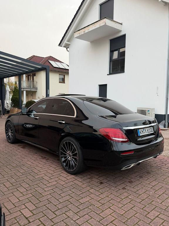 Gebraucht Mercedes E400 Avantgarde 333 PS (244 kW) 2018 Schwarz Limousine